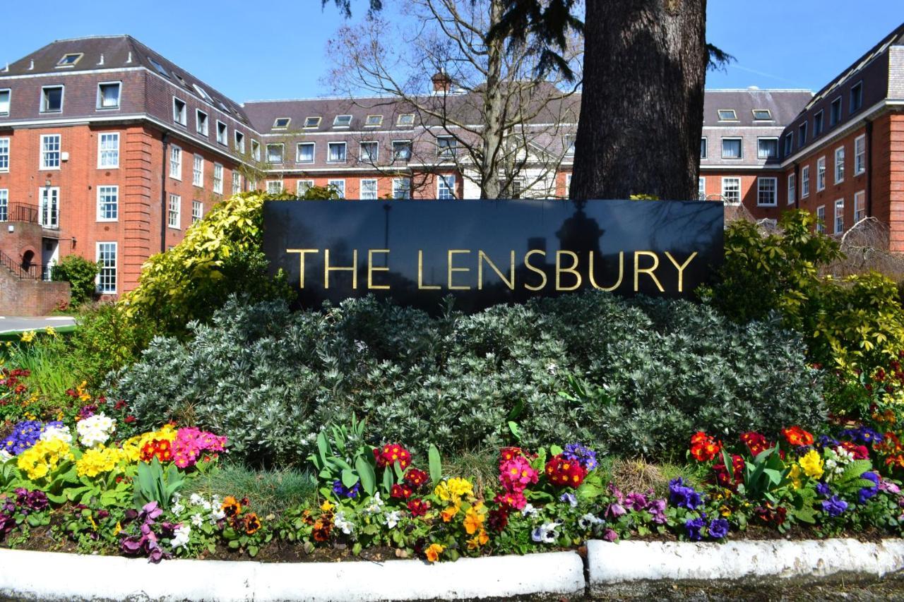 Lensbury Resort Teddington Exterior foto